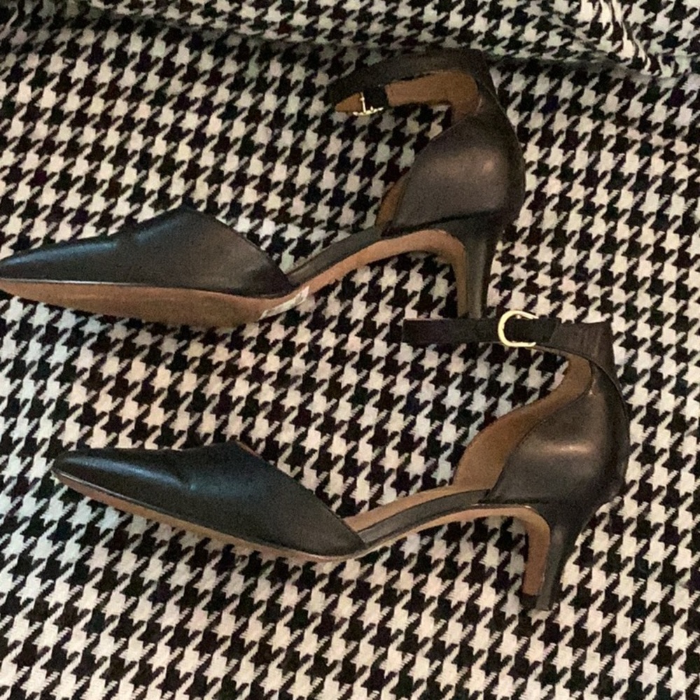 CLARKS black leather heels with ankle straps and pointed toes. Cushioned sole